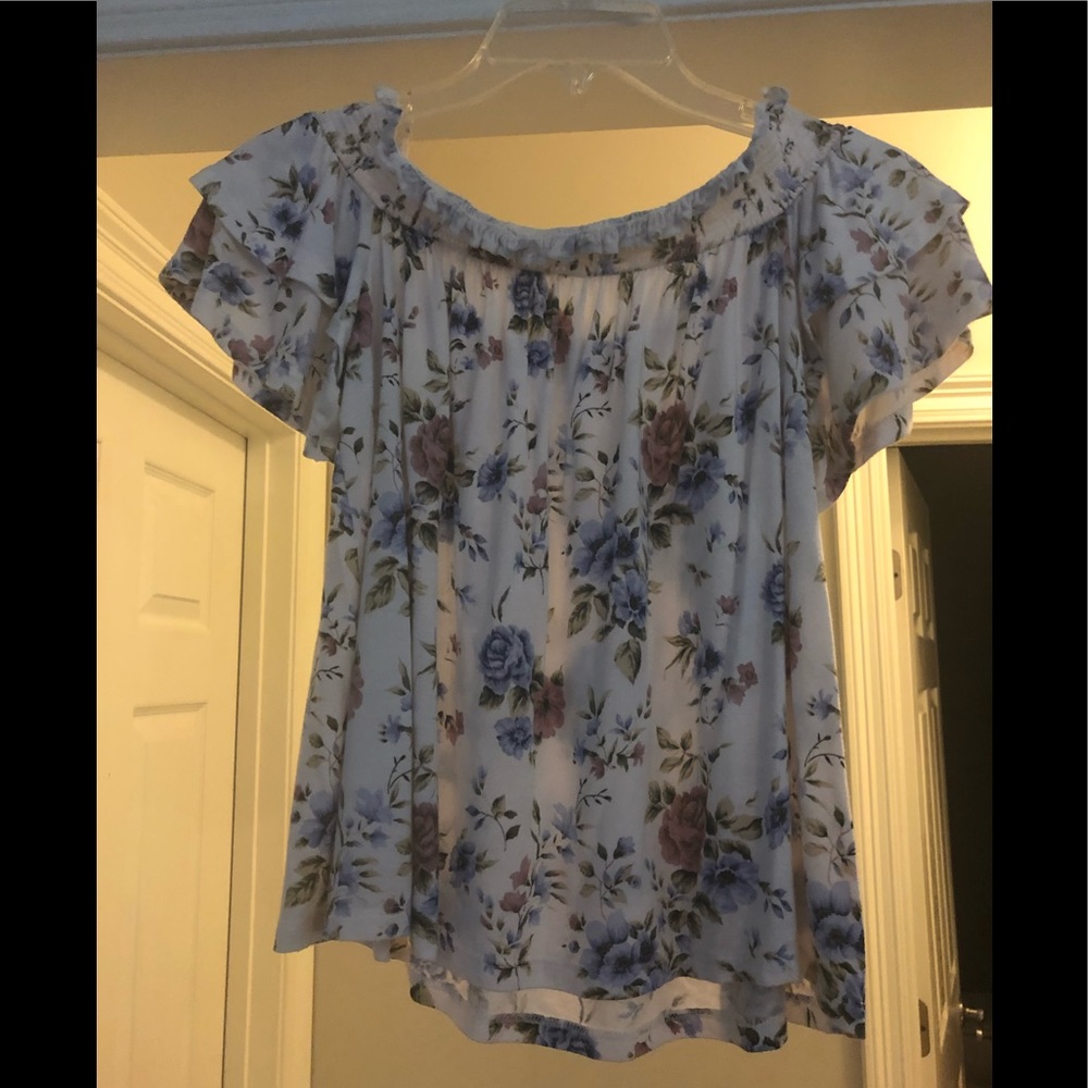 American Eagle Floral top